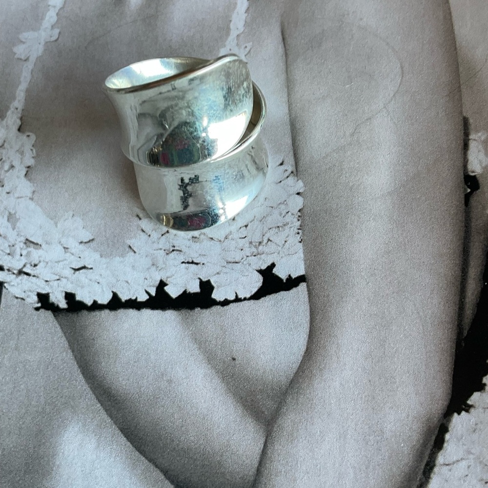 Elegant Silver Women's Ring SIZE 7🆕️